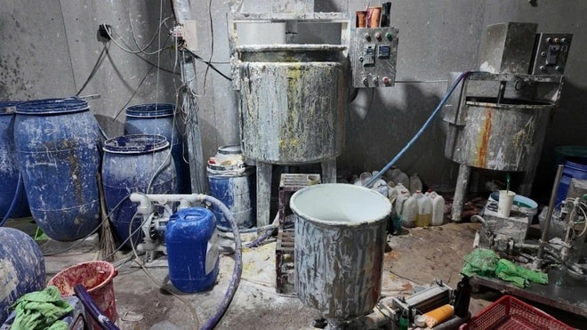 Bắt nhóm sản xuất, buôn bán mỹ phẩm giả thương hiệu nổi tiếng, quy mô liên tỉnh ở TPHCM- Ảnh 7. Bắt nhóm sản xuất, buôn bán mỹ phẩm giả thương hiệu nổi tiếng, quy mô liên tỉnh ở TPHCM- Ảnh 7.