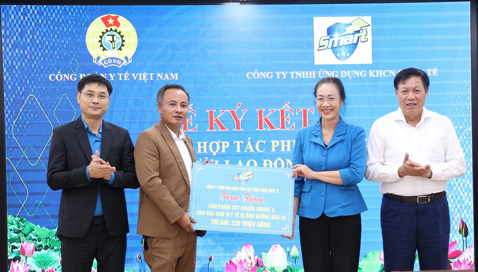 Thứ trưởng Đỗ Xuân Tuyên: Tập trung nguồn lực chăm lo phúc lợi cho đoàn viên, người lao động ngành y tế- Ảnh 4. Thứ trưởng Đỗ Xuân Tuyên: Tập trung nguồn lực chăm lo phúc lợi cho đoàn viên, người lao động ngành y tế- Ảnh 4.