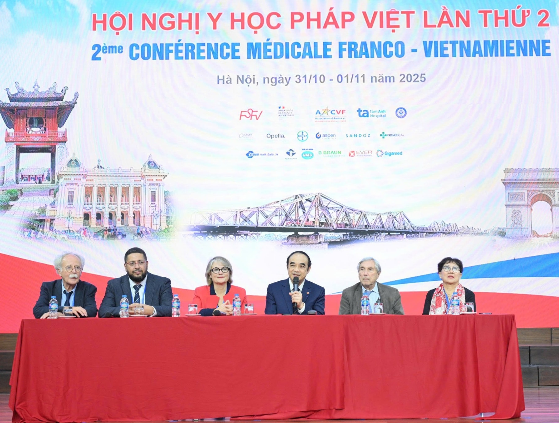 Thứ trưởng Trần Văn Thuấn: Khơi mở thêm những hợp tác mới trong mối quan hệ y tế Pháp-Việt- Ảnh 4. Thứ trưởng Trần Văn Thuấn: Khơi mở thêm những hợp tác mới trong mối quan hệ y tế Pháp-Việt- Ảnh 4.