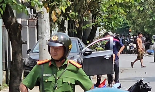 Xác định được thân nhân thi thể cô gái trong xe ô tô đậu ven đường tại TPHCM- Ảnh 1. Xác định được thân nhân thi thể cô gái trong xe ô tô đậu ven đường tại TPHCM- Ảnh 1.