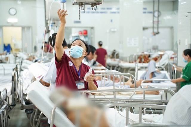 BV Chợ Rẫy chia sẻ mô hình bảo vệ nhân viên y tế: Thay đổi nhỏ, hiệu quả lớn- Ảnh 2. BV Chợ Rẫy chia sẻ mô hình bảo vệ nhân viên y tế: Thay đổi nhỏ, hiệu quả lớn- Ảnh 2.