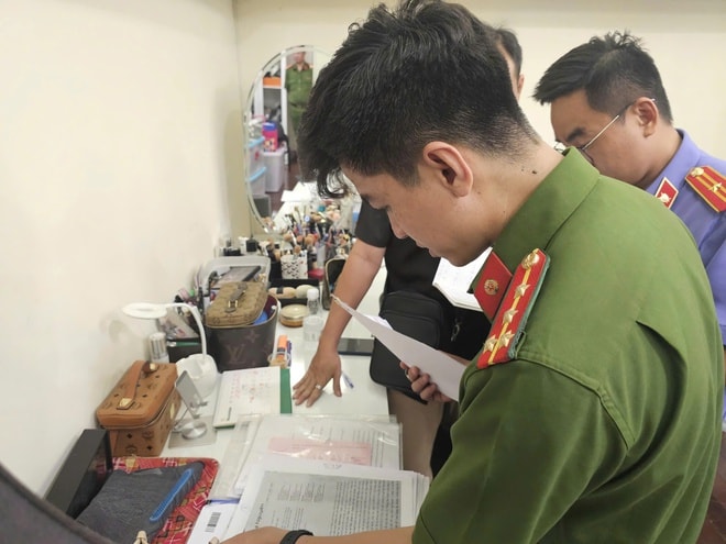 Khám xét nơi ở của diễn viên Trương Ngọc Ánh- Ảnh 2. Khám xét nơi ở của diễn viên Trương Ngọc Ánh- Ảnh 2.