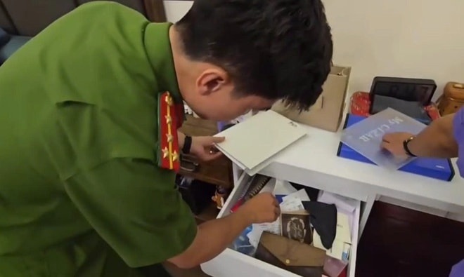 Khám xét nơi ở của diễn viên Trương Ngọc Ánh- Ảnh 4. Khám xét nơi ở của diễn viên Trương Ngọc Ánh- Ảnh 4.