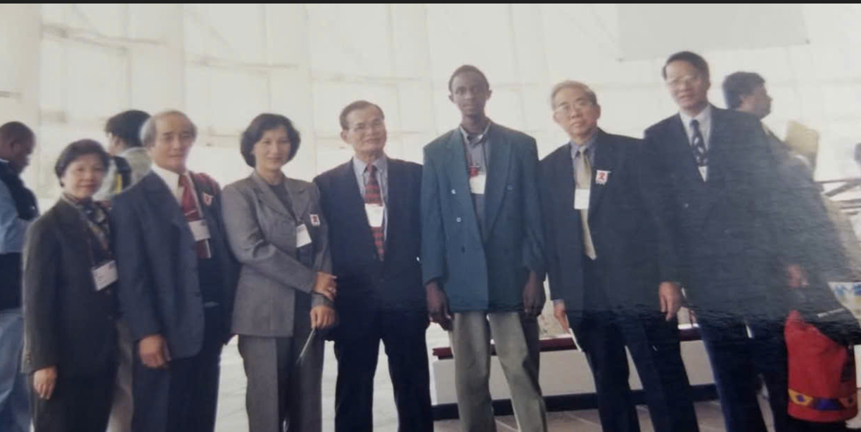 PGS.TS Chung Á -  Hành trình của người gieo ánh sáng giữa vùng tối HIV/AIDS- Ảnh 4.