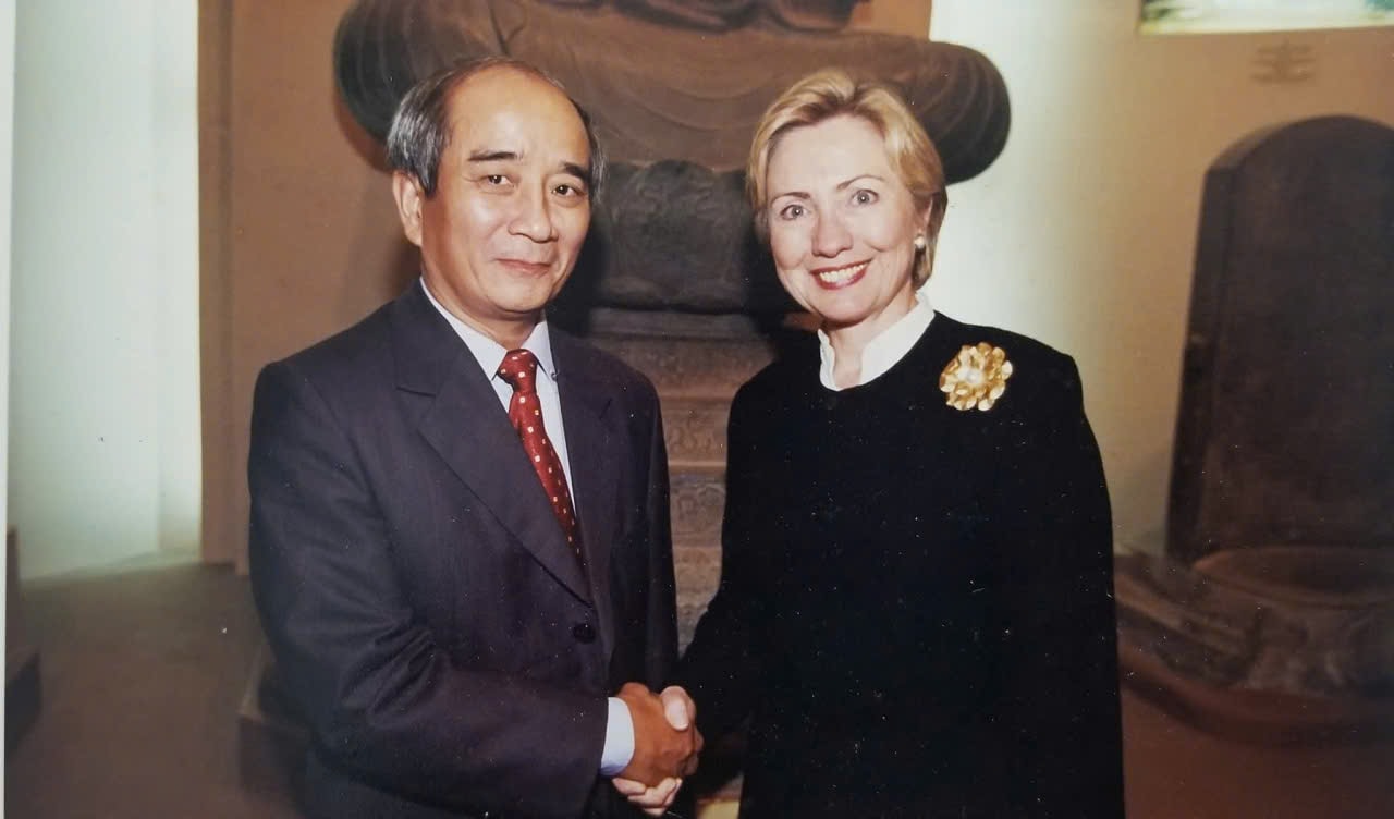 PGS.TS Chung Á -  Hành trình của người gieo ánh sáng giữa vùng tối HIV/AIDS- Ảnh 6.