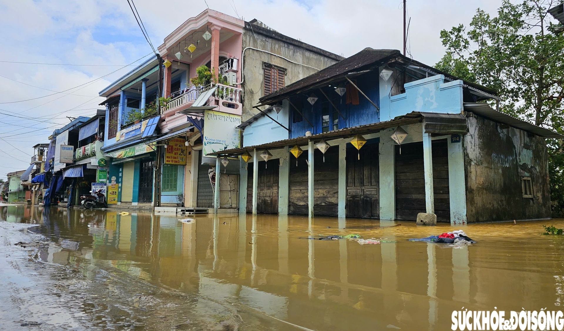 Người dân phố cổ Bao Vinh gượng dậy sau lũ lịch sử- Ảnh 2. Người dân phố cổ Bao Vinh gượng dậy sau lũ lịch sử- Ảnh 2.