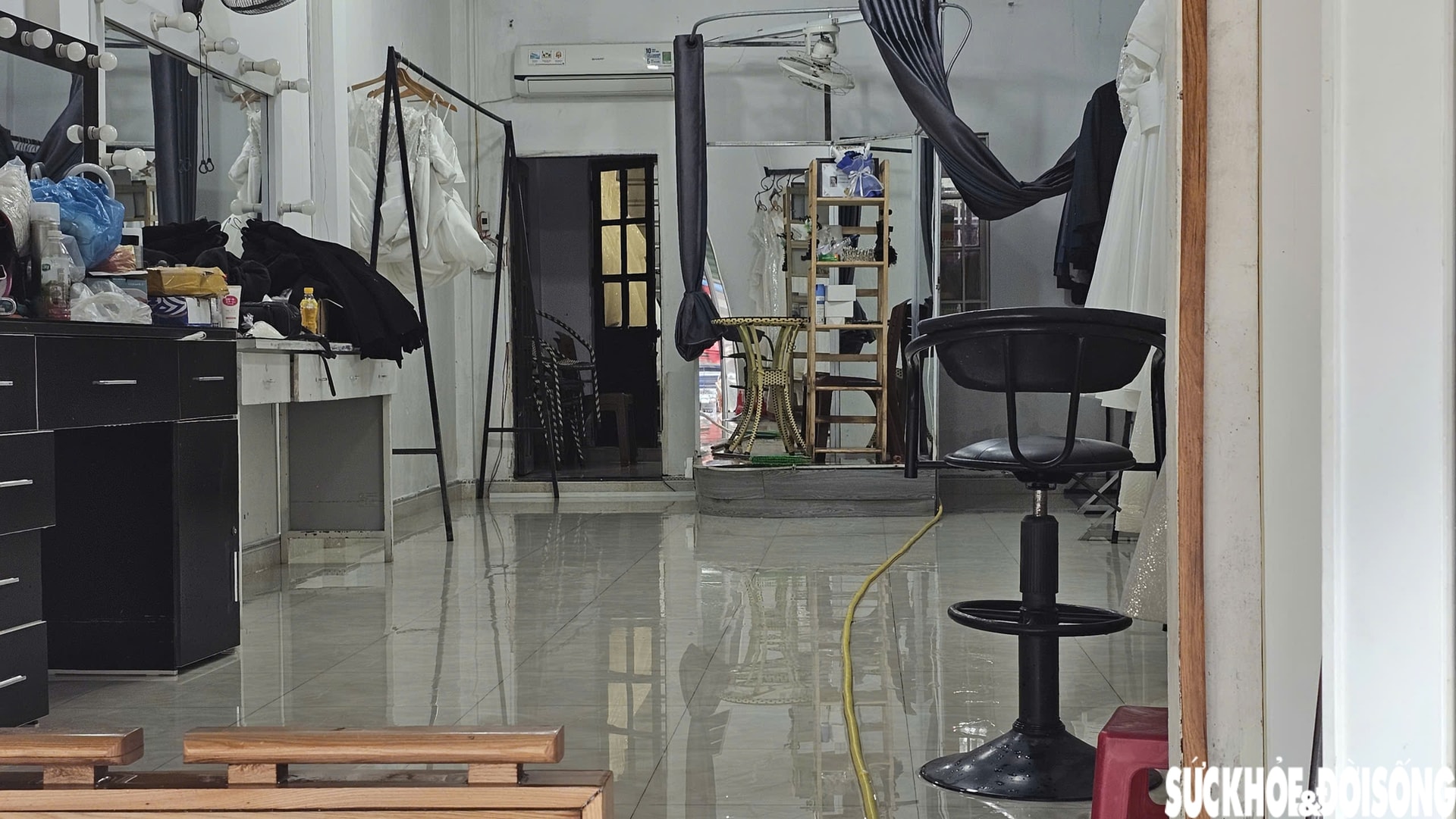 Người dân phố cổ Bao Vinh gượng dậy sau lũ lịch sử- Ảnh 7. Người dân phố cổ Bao Vinh gượng dậy sau lũ lịch sử- Ảnh 7.