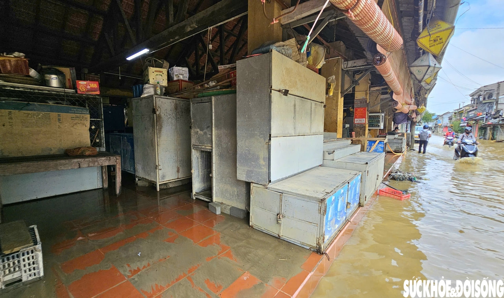 Người dân phố cổ Bao Vinh gượng dậy sau lũ lịch sử- Ảnh 14. Người dân phố cổ Bao Vinh gượng dậy sau lũ lịch sử- Ảnh 14.