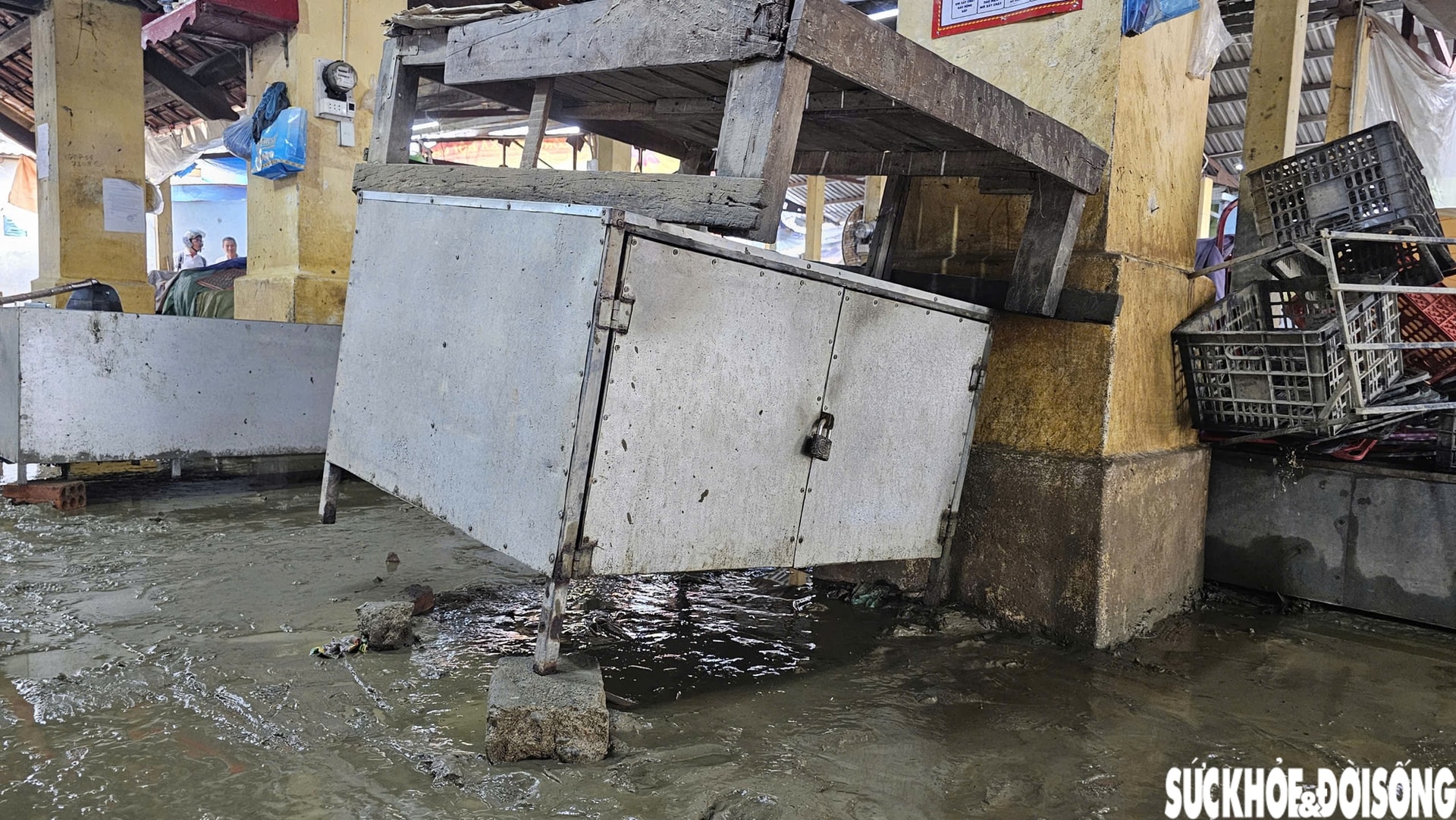 Người dân phố cổ Bao Vinh gượng dậy sau lũ lịch sử- Ảnh 15. Người dân phố cổ Bao Vinh gượng dậy sau lũ lịch sử- Ảnh 15.