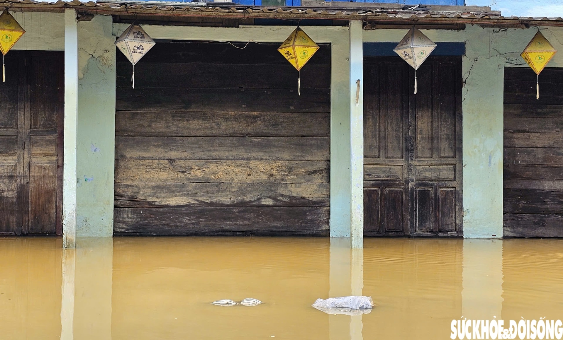 Người dân phố cổ Bao Vinh gượng dậy sau lũ lịch sử- Ảnh 17. Người dân phố cổ Bao Vinh gượng dậy sau lũ lịch sử- Ảnh 17.