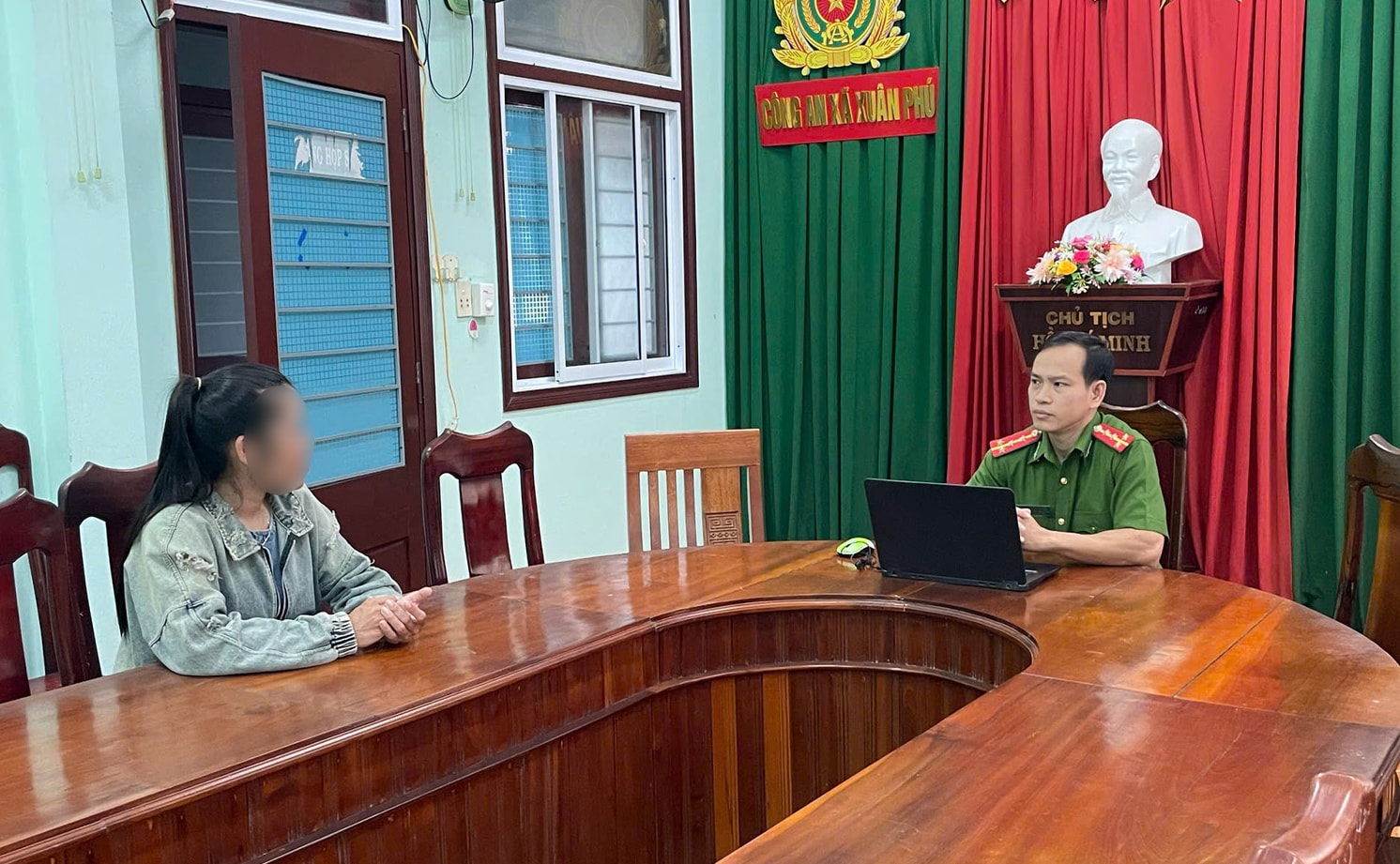 Thực hư thông tin 'cụ bà 73 tuổi mấy ngày không ăn uống trong mùa lụt'- Ảnh 1.