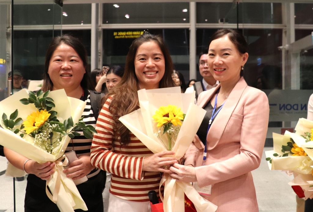 Quảng Ninh đón chuyến bay charter đầu tiên từ Thâm Quyến- Ảnh 2. Quảng Ninh đón chuyến bay charter đầu tiên từ Thâm Quyến- Ảnh 2.