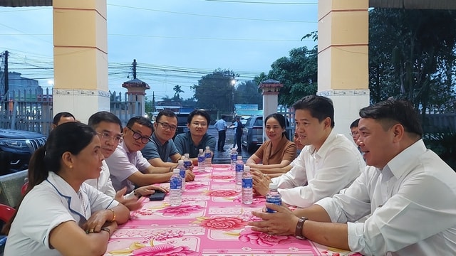 Thứ trưởng Thường trực Bộ Y tế Vũ Mạnh Hà thăm, tặng thiết bị y tế cho tuyến cơ sở tại Đồng Nai- Ảnh 4.