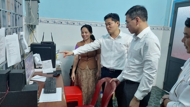 Thứ trưởng Thường trực Bộ Y tế Vũ Mạnh Hà thăm, tặng thiết bị y tế cho tuyến cơ sở tại Đồng Nai- Ảnh 5.