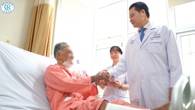 Ca phẫu thuật đặc biệt cho bệnh nhân có nhịp tim 40 lần/phút, bị biến chứng sau phẫu thuật xương hàm- Ảnh 2.