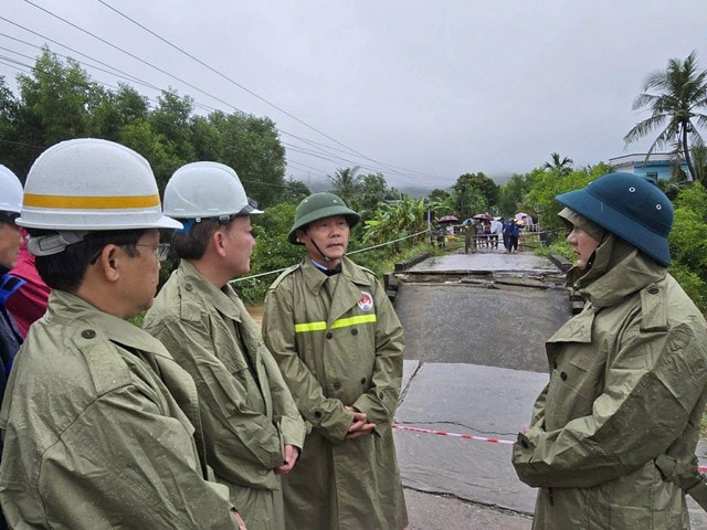 Bộ Nông nghiệp và Môi trường chỉ đạo khắc phục sự cố thiên tai gãy cầu Cây Sung ở Quảng Ngãi- Ảnh 3.