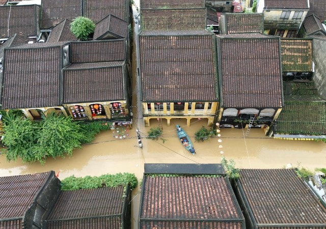 Lũ trên các sông miền Trung lại lên, nhiều khu vực nguy cơ tái ngập- Ảnh 2.