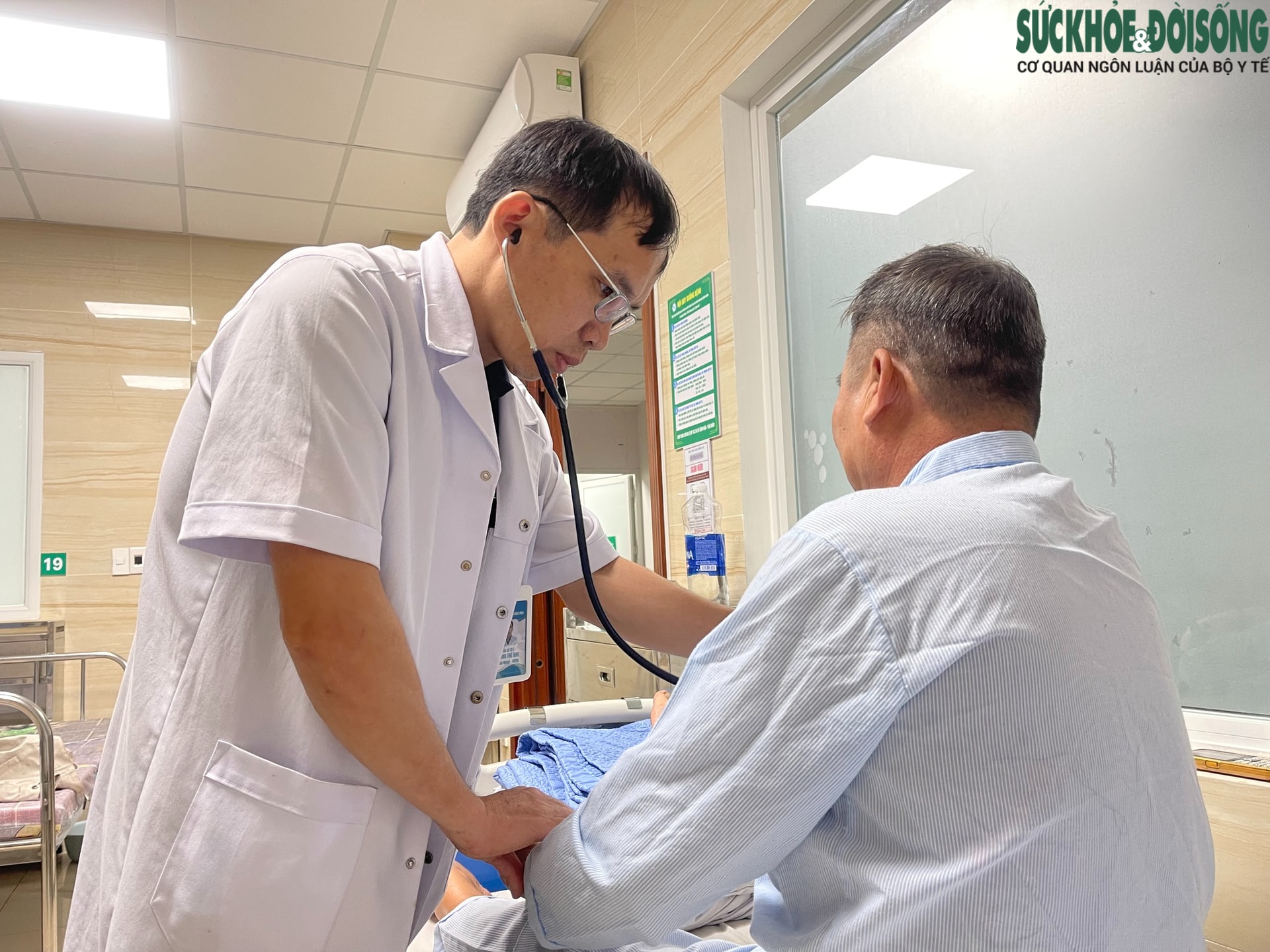 Nhiều người ‘tiền mất, tật mang’ vì mua thuốc ngoài chợ, trên mạng trị gout- Ảnh 3.