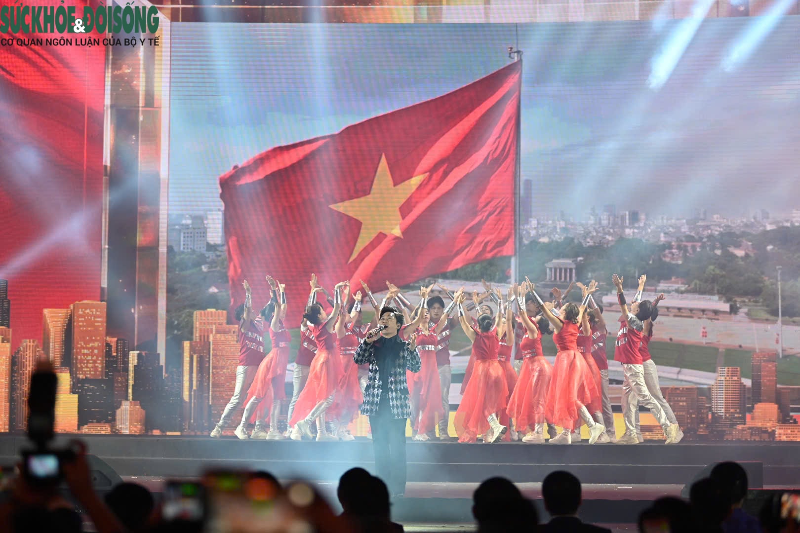 Thủ tướng Phạm Minh Chính dự Lễ bế mạc Hội chợ Mùa Thu lần thứ nhất 2025- Ảnh 5. Thủ tướng Phạm Minh Chính dự Lễ bế mạc Hội chợ Mùa Thu lần thứ nhất 2025- Ảnh 5.