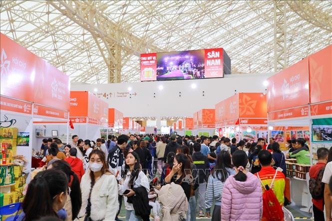 Hấp dẫn những 'miền đặc sản' tại Hội chợ Mùa Thu 2025- Ảnh 1. Hấp dẫn những 'miền đặc sản' tại Hội chợ Mùa Thu 2025- Ảnh 1.