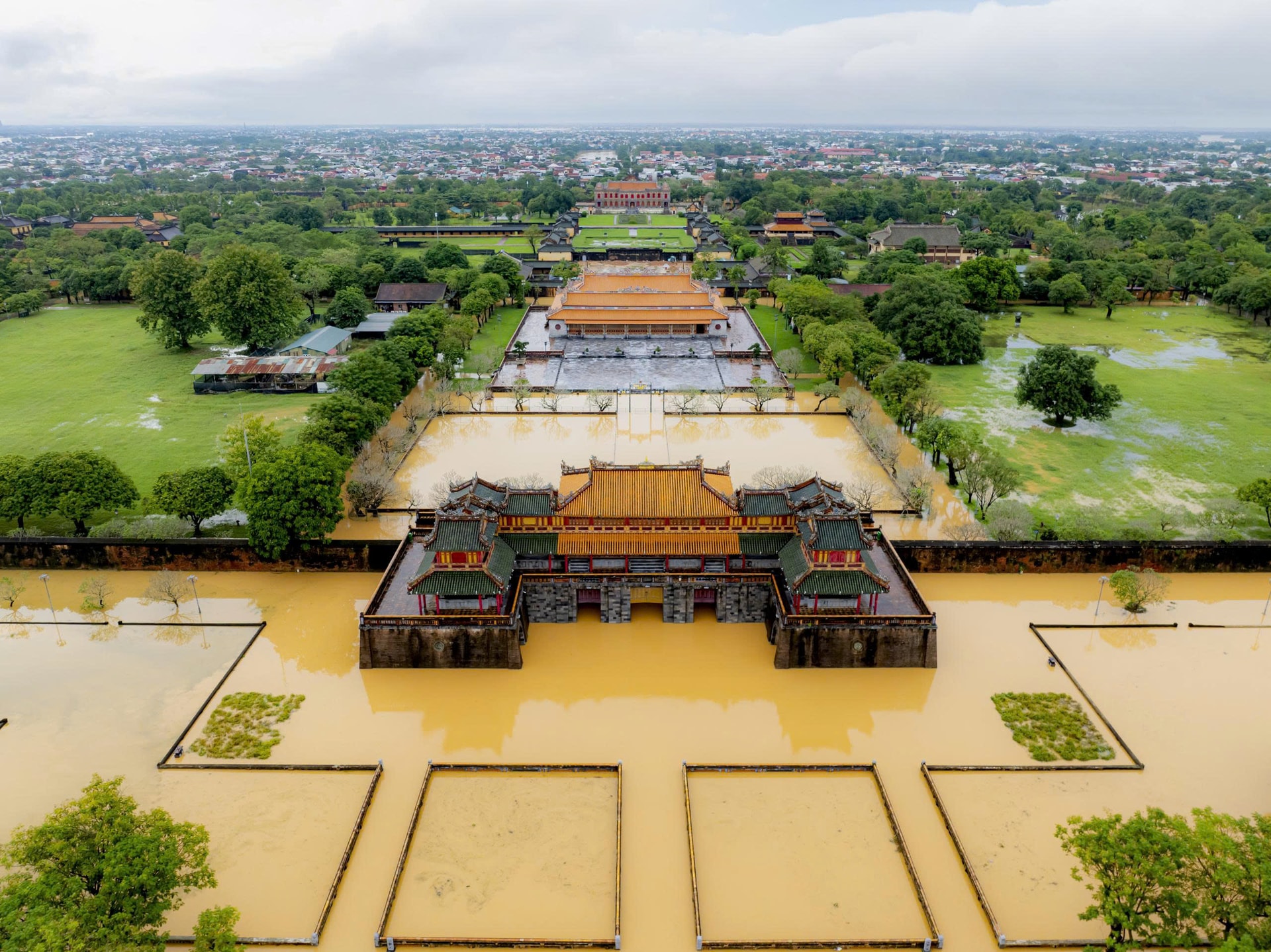 Toàn cảnh đợt lũ thứ 3 trong hơn một tuần ở Huế nhìn từ trên cao- Ảnh 5.