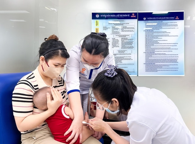 Cúm mùa dễ lây cho trẻ, mối nguy cha mẹ cần biết- Ảnh 3.