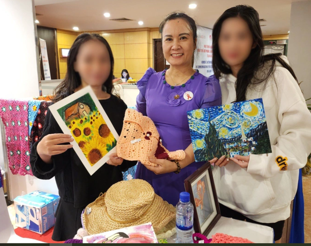 Chuyện của người nhiễm HIV có 