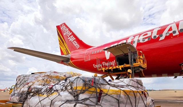 Vietjet cùng đồng bào vượt qua bão lũ, lan tỏa yêu thương- Ảnh 2. Vietjet cùng đồng bào vượt qua bão lũ, lan tỏa yêu thương- Ảnh 2.