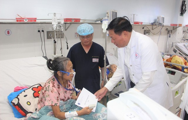 Thứ trưởng Bộ Y tế nêu 3 vấn đề bệnh viện miền Trung cần đặc biệt quan tâm trong mọi tình huống ngập- Ảnh 1.