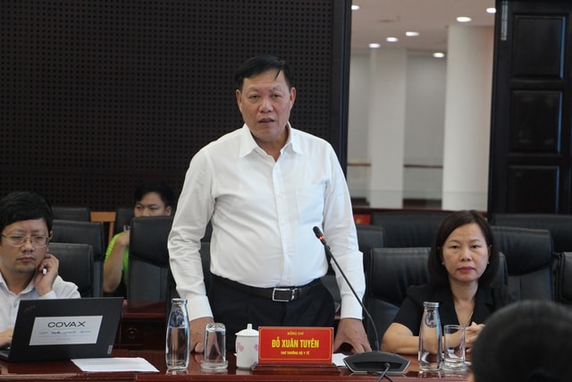 Thứ trưởng Bộ Y tế Đỗ Xuân Tuyên phát biểu tại buổi làm việc.