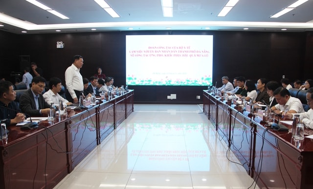 Quang cảnh buổi làm việc.