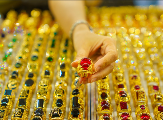 Giá vàng hôm nay ngày 3/11 tăng mạnh trở lại- Ảnh 1. Giá vàng hôm nay ngày 3/11 tăng mạnh trở lại- Ảnh 1.