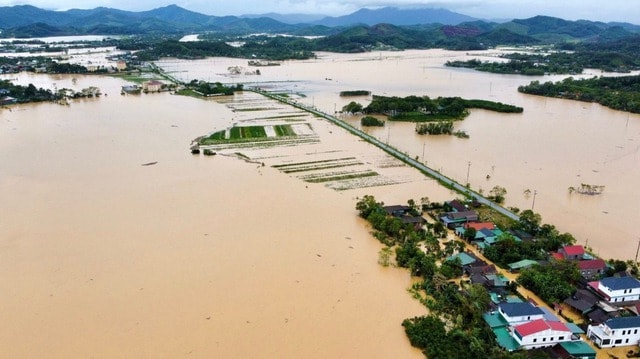 Lần thứ 3 trong vòng 1 tuần, lũ lên trở lại trên 4m ở TP Huế- Ảnh 2.