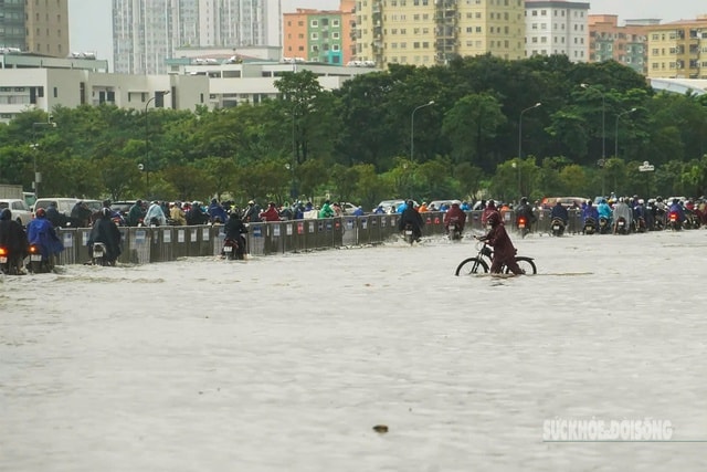 Bão số 13 sẽ rất mạnh, có thể xảy ra dông lốc trước bão- Ảnh 2. Bão số 13 sẽ rất mạnh, có thể xảy ra dông lốc trước bão- Ảnh 2.