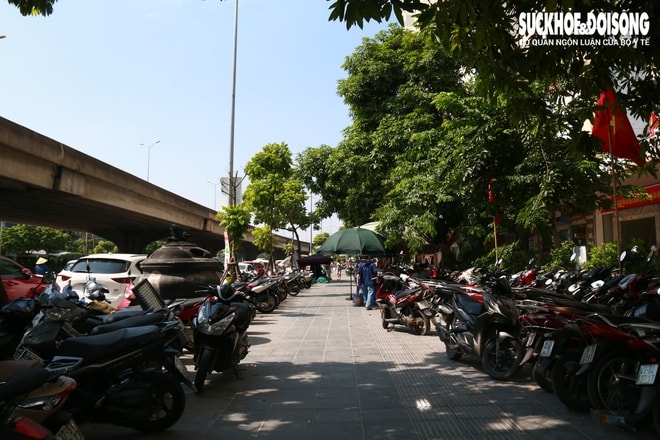 Hôm nay lắp camera phạt nguội tuyến đường 'chuyên' đỗ xe trái phép- Ảnh 6.