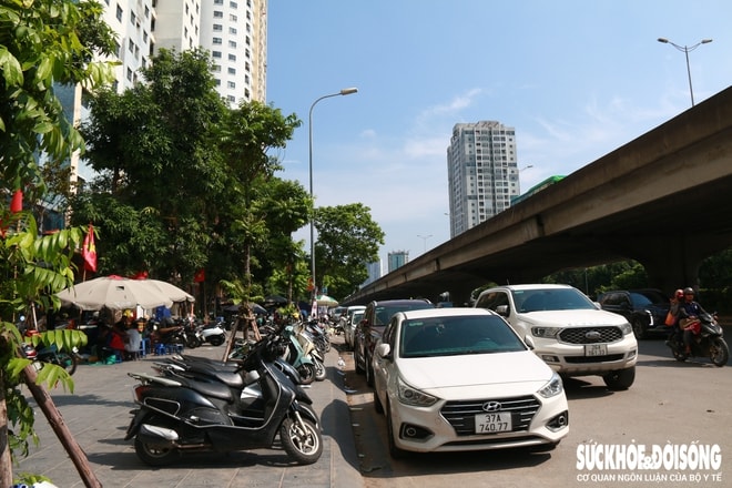 Hôm nay lắp camera phạt nguội tuyến đường 'chuyên' đỗ xe trái phép- Ảnh 2.