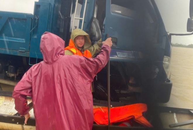 Hơn một tuần 3 đợt lũ, người dân Huế lại tất tả di dời- Ảnh 5.