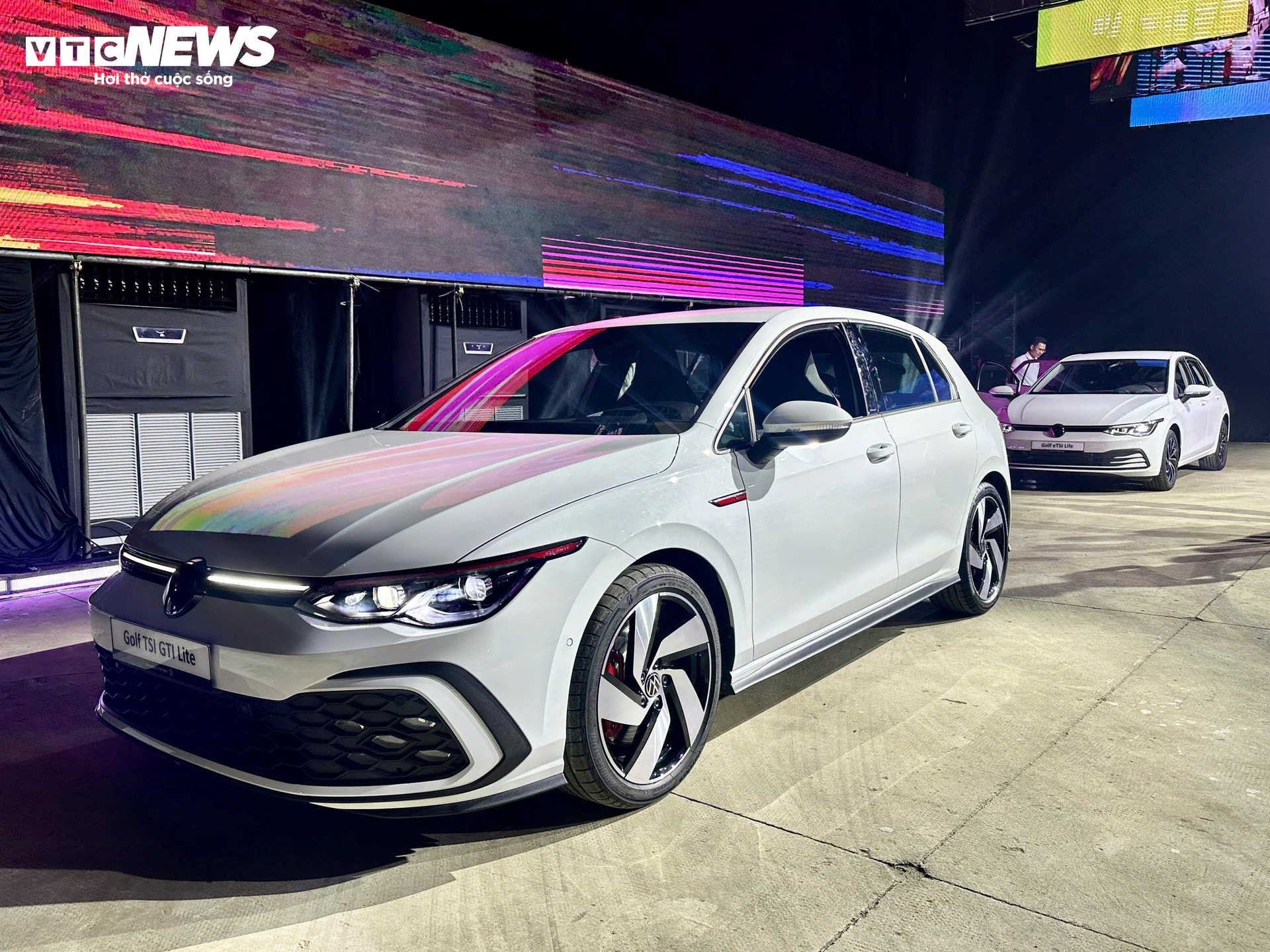 Cả hai đều sử dụng động cơ 2.0 TSI tăng áp, công suất 245 PS và mô-men xoắn 370 Nm, kết hợp hộp số DSG 7 cấp. (Ảnh: Mạnh Hùng)