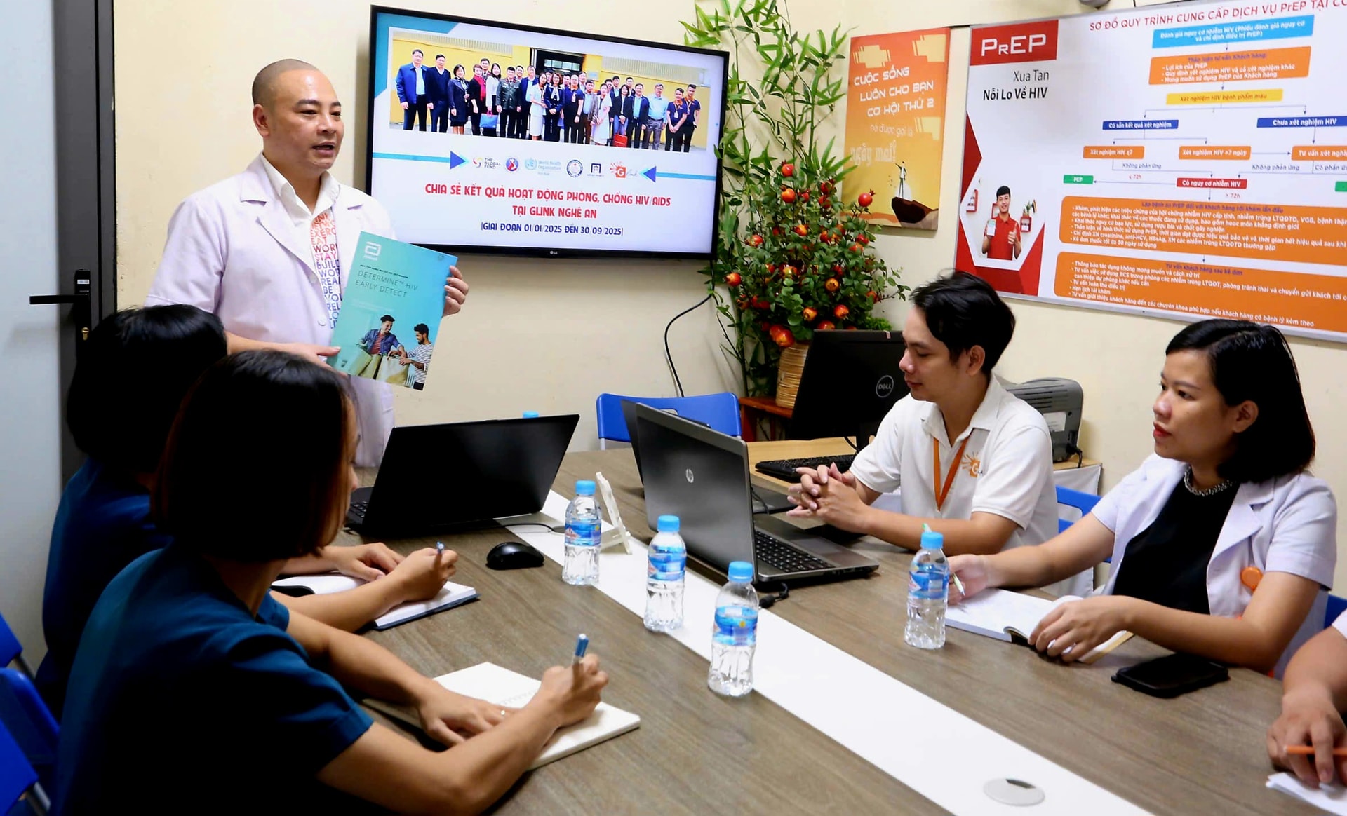 Đồng tính nam nhiễm HIV - Lời người trong cuộc (1): Sau 'lớp vỏ' bình yên...- Ảnh 4. Đồng tính nam nhiễm HIV - Lời người trong cuộc (1): Sau 'lớp vỏ' bình yên...- Ảnh 4.