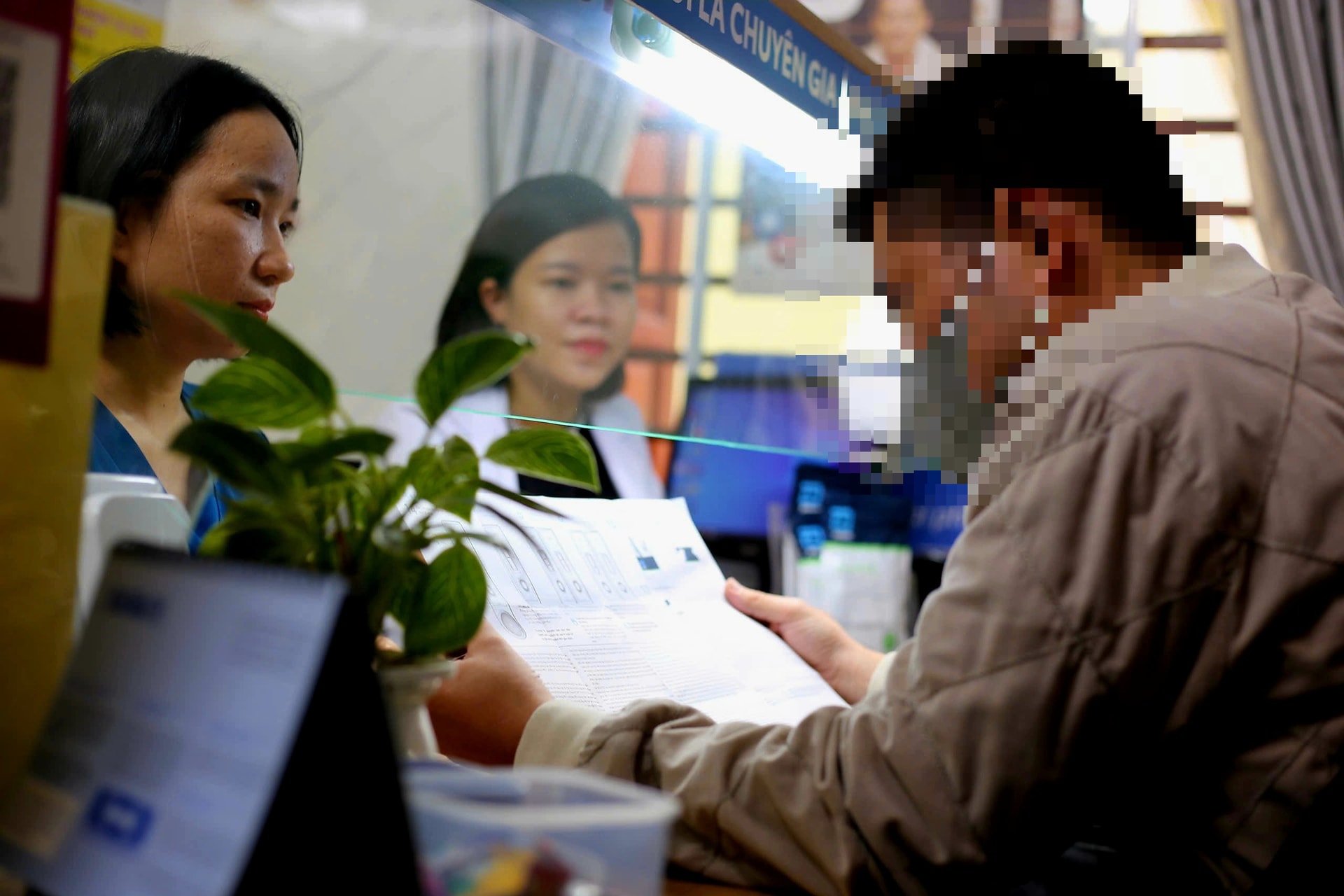 Đồng tính nam nhiễm HIV - Lời người trong cuộc (1): Sau 'lớp vỏ' bình yên...- Ảnh 1. Đồng tính nam nhiễm HIV - Lời người trong cuộc (1): Sau 'lớp vỏ' bình yên...- Ảnh 1.