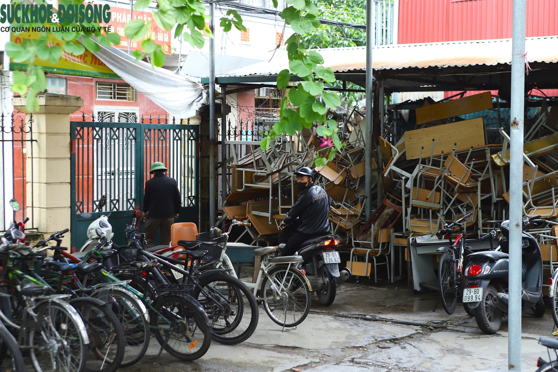 Thấy Công an, học sinh chưa đủ tuổi điều khiển mô tô vội 'tẩu tán' phương tiện - Ảnh 3.