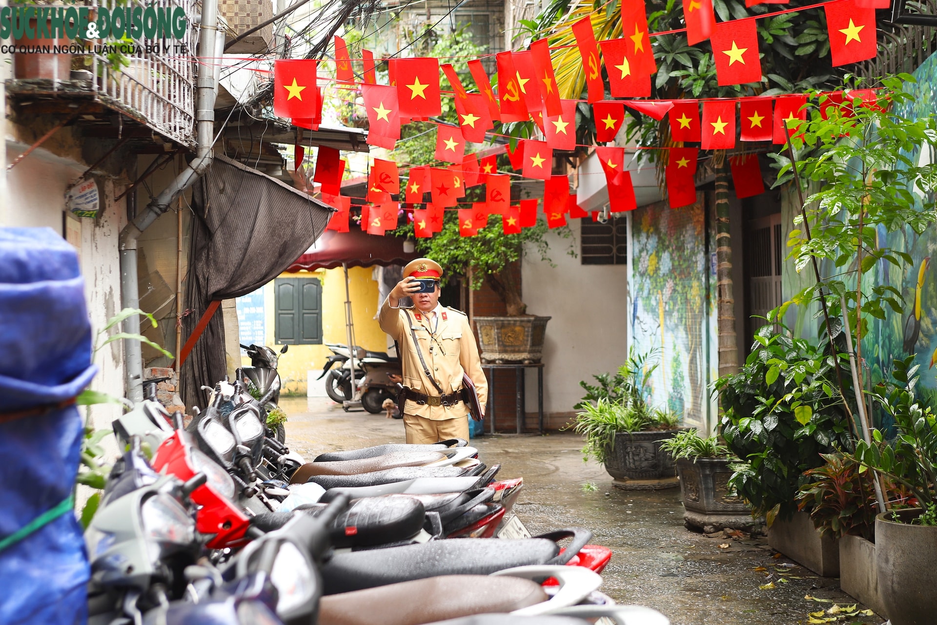 Thấy Công an, học sinh chưa đủ tuổi điều khiển mô tô vội 'tẩu tán' phương tiện - Ảnh 6.