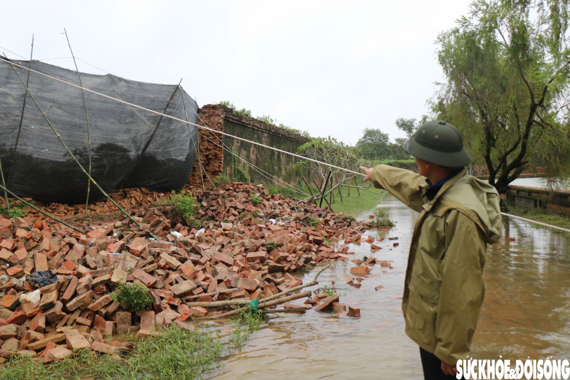 Hiện trường đoạn bờ tường Hoàng thành Huế bị mưa lũ 'kéo sập'- Ảnh 6.