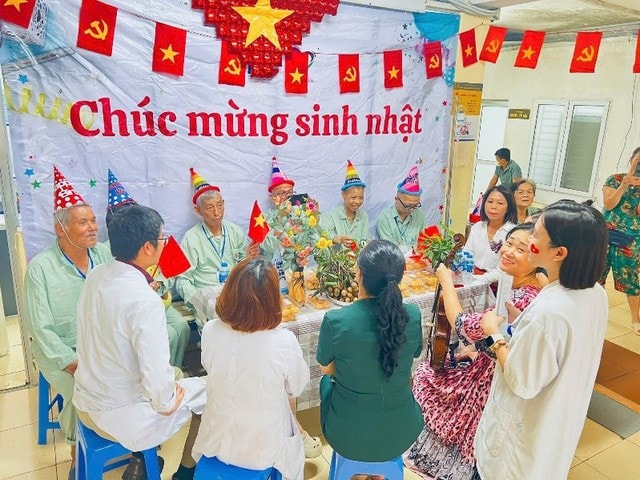 Khi nỗi đau được sẻ chia: Vai trò của hỗ trợ tâm lý – xã hội trong chăm sóc giảm nhẹ cho bệnh nhân ung thư- Ảnh 1.