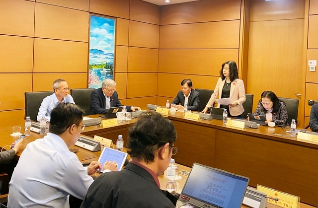 Bộ trưởng Bộ Y tế Đào Hồng Lan góp ý dự thảo Văn kiện trình Đại hội XIV của Đảng- Ảnh 1. Bộ trưởng Bộ Y tế Đào Hồng Lan góp ý dự thảo Văn kiện trình Đại hội XIV của Đảng- Ảnh 1.