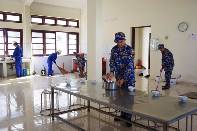 Đặc khu Trường Sa chủ động triển khai phương án ứng phó bão số 13 - Ảnh 4.