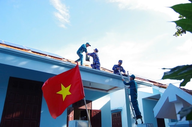 Đặc khu Trường Sa chủ động triển khai phương án ứng phó bão số 13 - Ảnh 1.