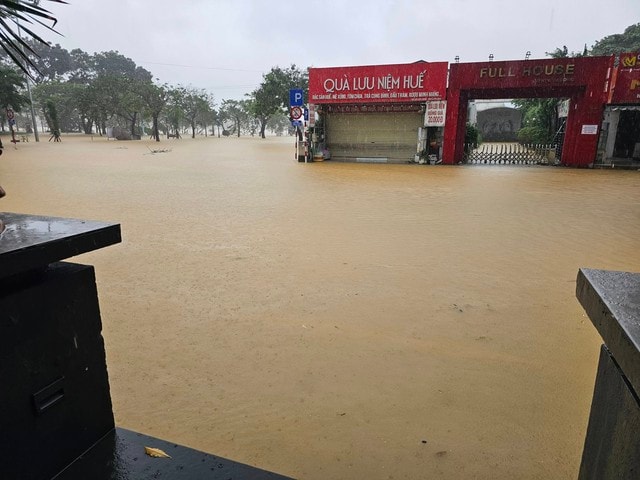 Vì sao TP Huế liên tiếp ngập lũ?- Ảnh 3. Vì sao TP Huế liên tiếp ngập lũ?- Ảnh 3.