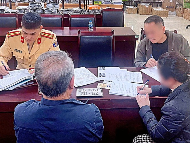 Hà Nội: Hai xe SH trùng biển số cùng dạo phố, bất ngờ lời khai của chủ xe- Ảnh 2. Hà Nội: Hai xe SH trùng biển số cùng dạo phố, bất ngờ lời khai của chủ xe- Ảnh 2.