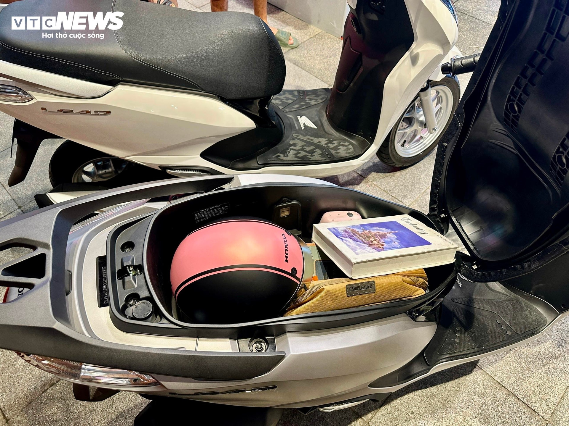 Cốp xe rộng rãi của dòng Honda Lead. (Ảnh: Mạnh Hùng)